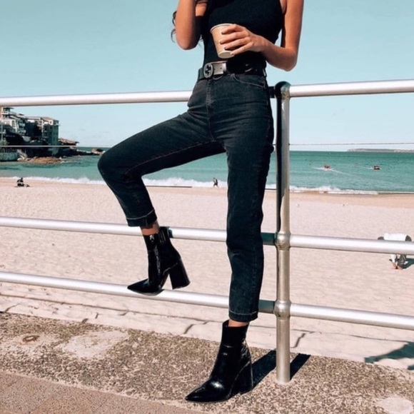 SOLD! Alias Mae Ahara Grey Suede Pointed Toe Chunky Heel Ankle Boots - Picture 14 of 14